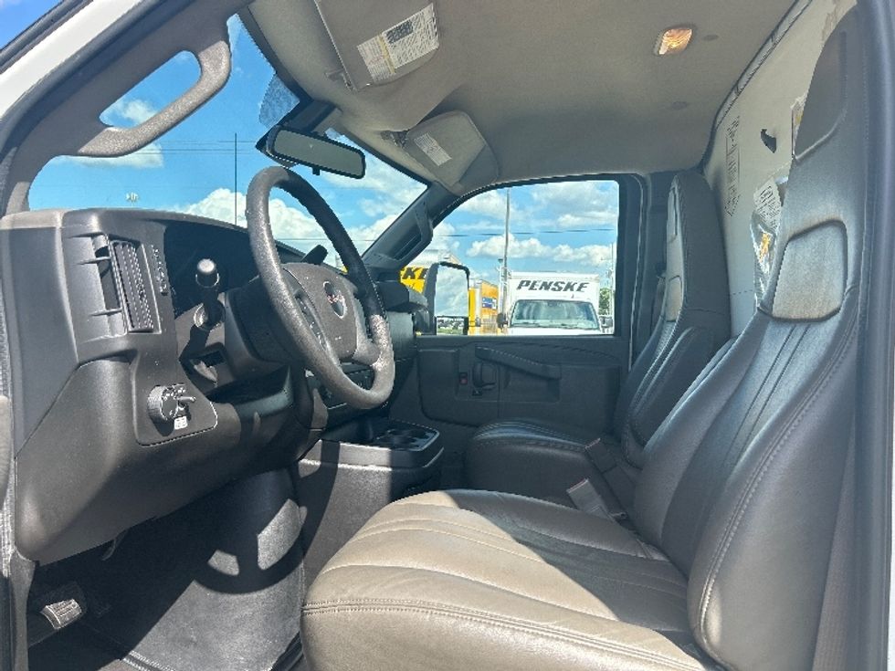 Light Duty Box Truck-Light and Medium Duty Trucks-GMC-2021-Savana G33903-Beaumont-TX-111,065\n\t\tmiles-$ 26,750 - Image 15