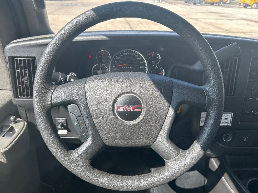 Light Duty Box Truck-Light and Medium Duty Trucks-GMC-2021-Savana G33903-Beaumont-TX-111,065\n\t\tmiles-$ 26,750 - Image 17