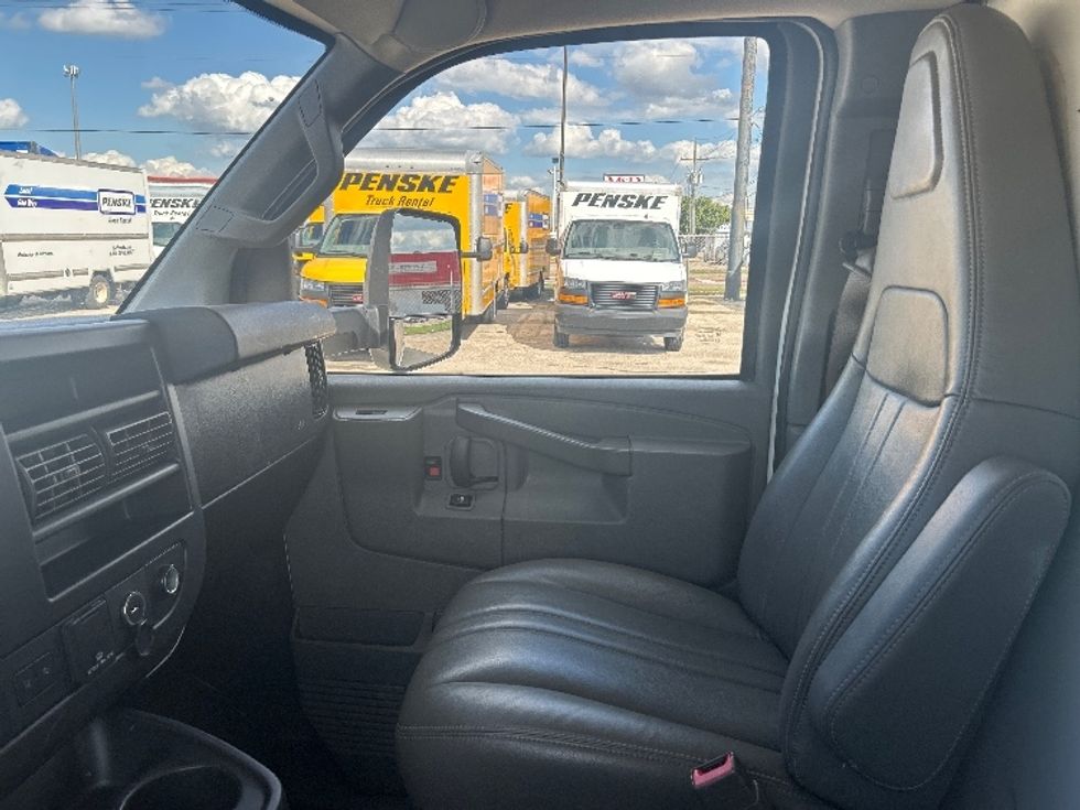 Light Duty Box Truck-Light and Medium Duty Trucks-GMC-2021-Savana G33903-Beaumont-TX-111,065\n\t\tmiles-$ 26,750 - Image 18