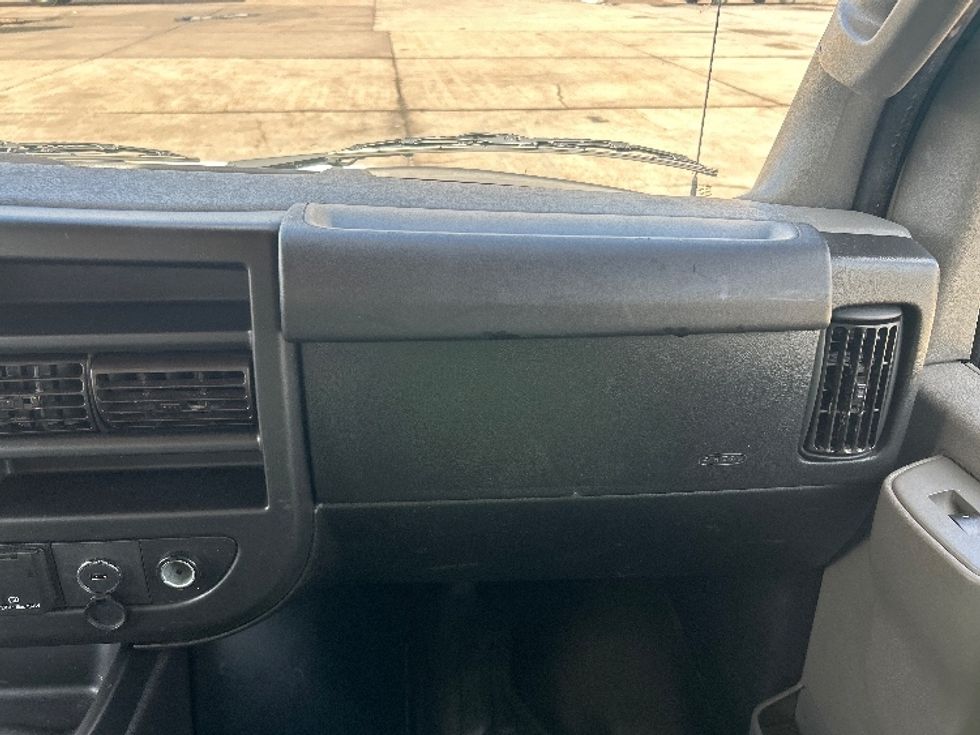 Light Duty Box Truck-Light and Medium Duty Trucks-GMC-2021-Savana G33903-Beaumont-TX-111,065\n\t\tmiles-$ 26,750 - Image 20