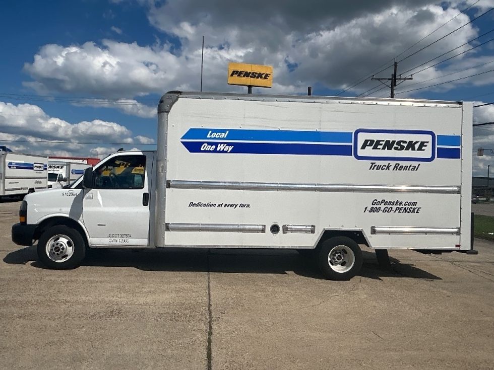 Light Duty Box Truck-Light and Medium Duty Trucks-GMC-2021-Savana G33903-Beaumont-TX-111,065\n\t\tmiles-$ 26,750 - Image 4