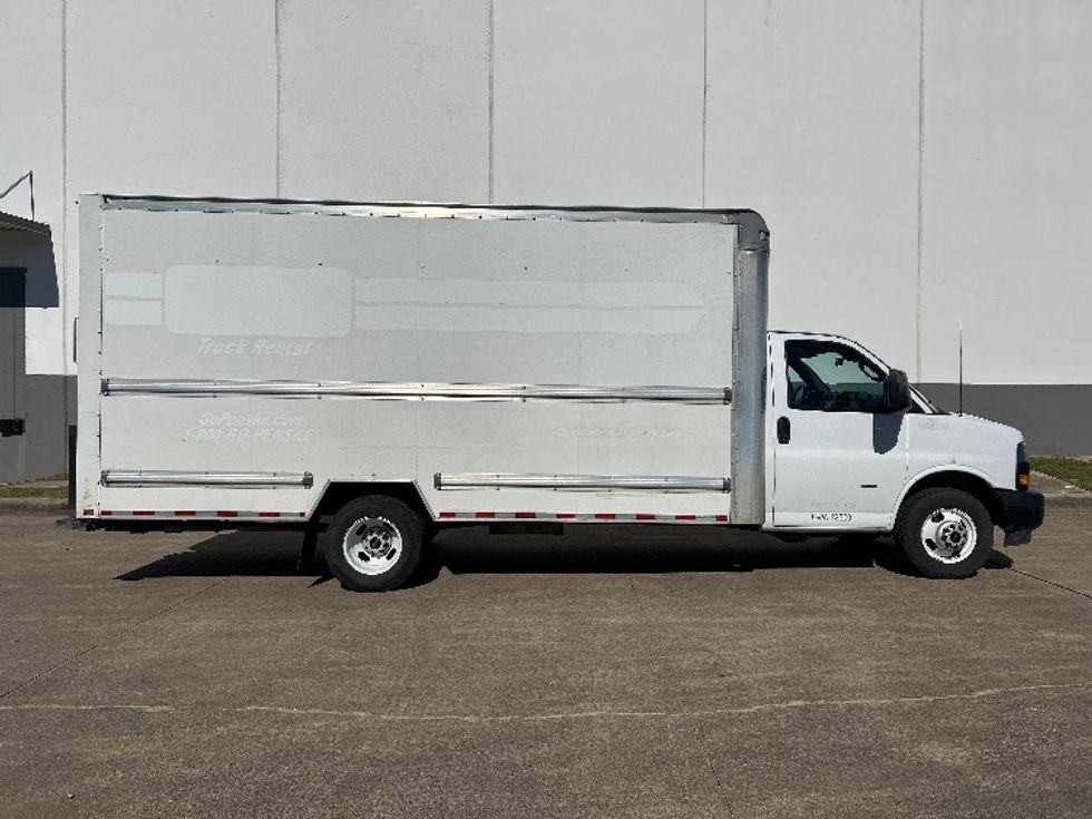 Light Duty Box Truck-Light and Medium Duty Trucks-GMC-2021-Savana G33903-Beaumont-TX-122,535\n\t\tmiles-$ 26,750 - Image 14