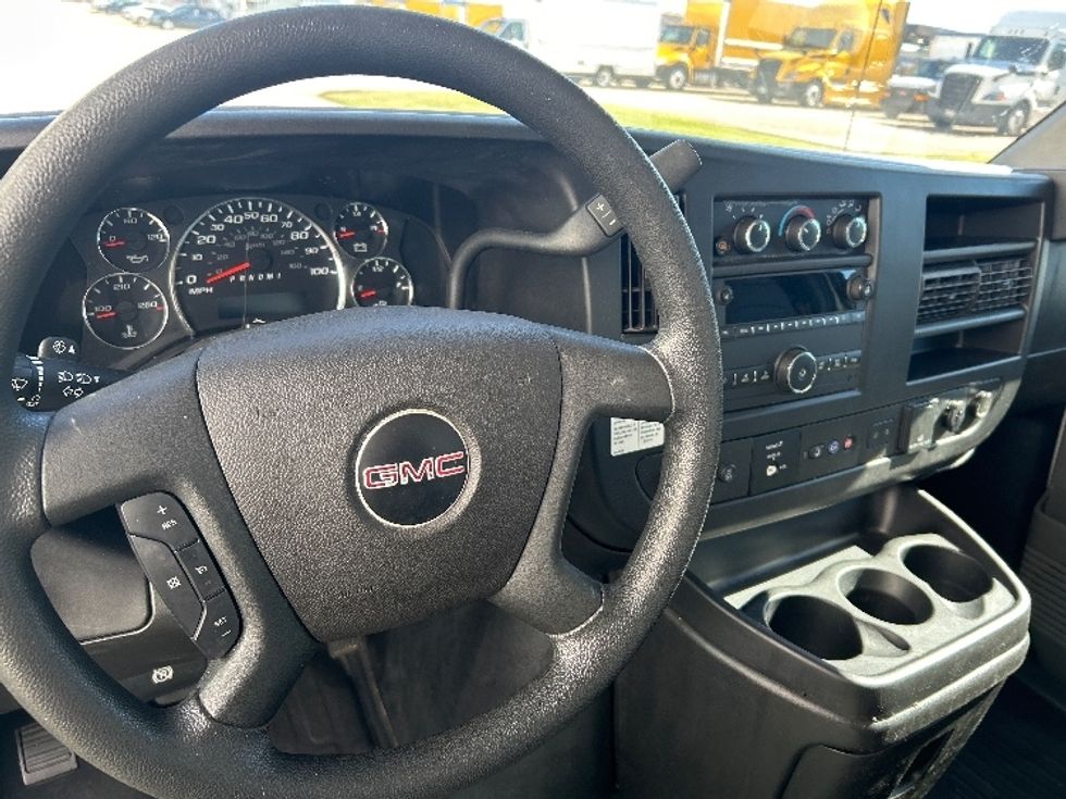 Light Duty Box Truck-Light and Medium Duty Trucks-GMC-2021-Savana G33903-Beaumont-TX-122,535\n\t\tmiles-$ 26,750 - Image 16