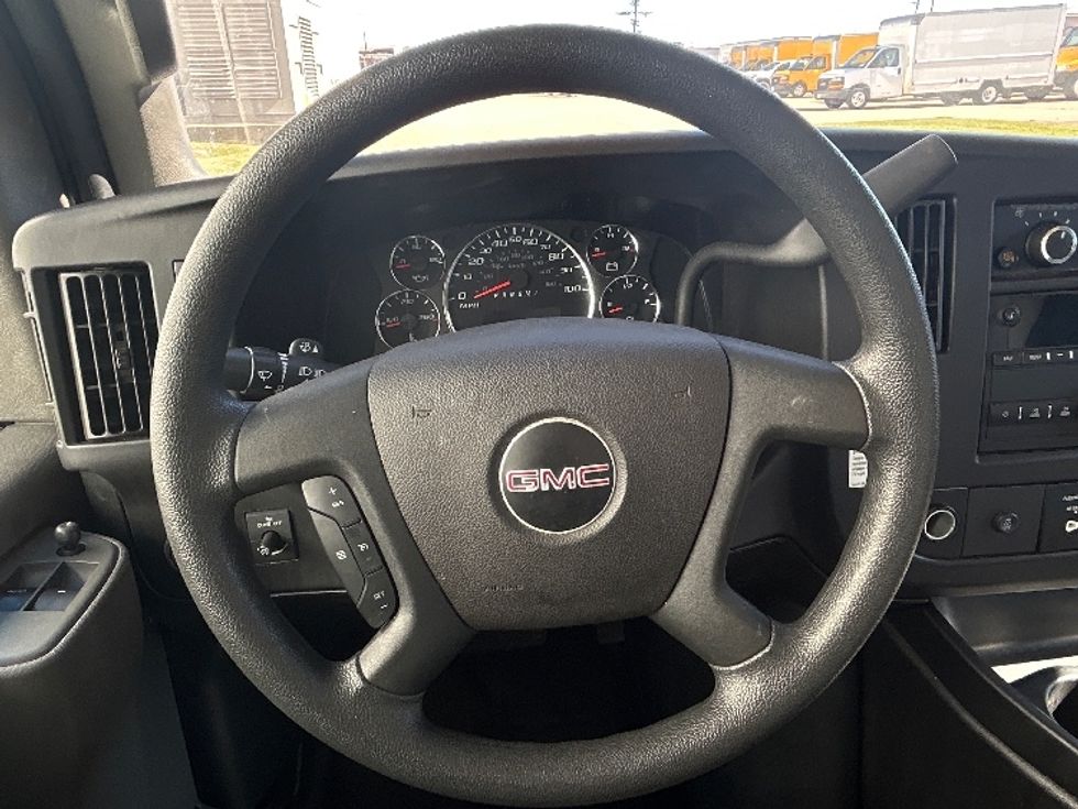 Light Duty Box Truck-Light and Medium Duty Trucks-GMC-2021-Savana G33903-Beaumont-TX-122,535\n\t\tmiles-$ 26,750 - Image 17