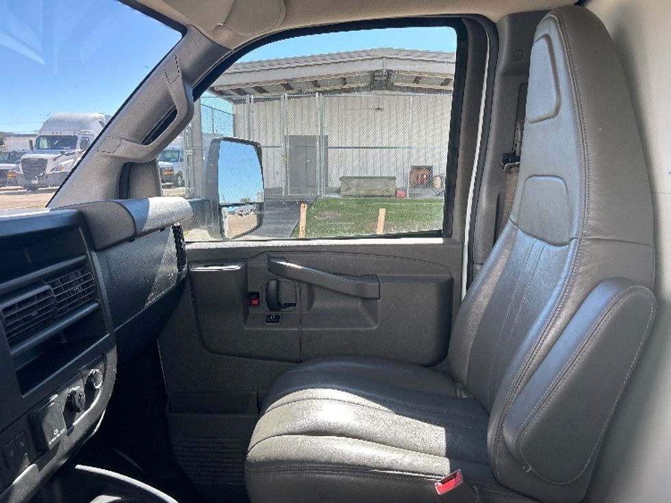 Light Duty Box Truck-Light and Medium Duty Trucks-GMC-2021-Savana G33903-Beaumont-TX-122,535\n\t\tmiles-$ 26,750 - Image 18
