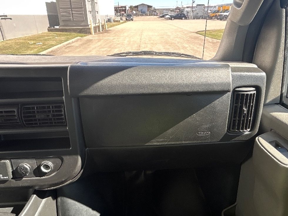 Light Duty Box Truck-Light and Medium Duty Trucks-GMC-2021-Savana G33903-Beaumont-TX-122,535\n\t\tmiles-$ 26,750 - Image 20