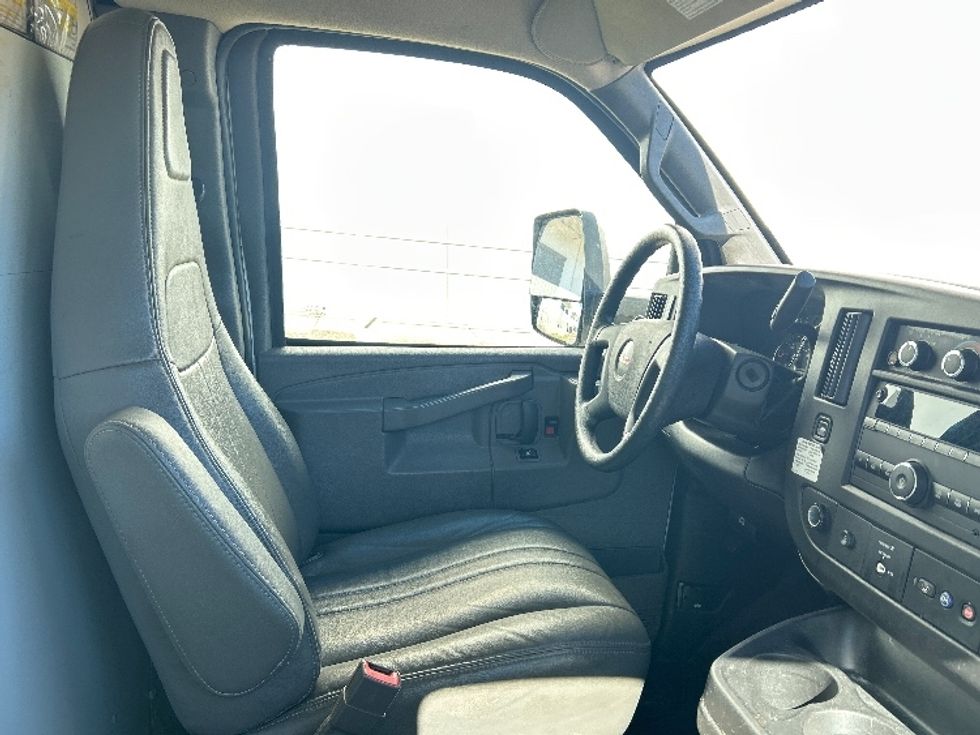 Light Duty Box Truck-Light and Medium Duty Trucks-GMC-2021-Savana G33903-Beaumont-TX-122,535\n\t\tmiles-$ 26,750 - Image 21