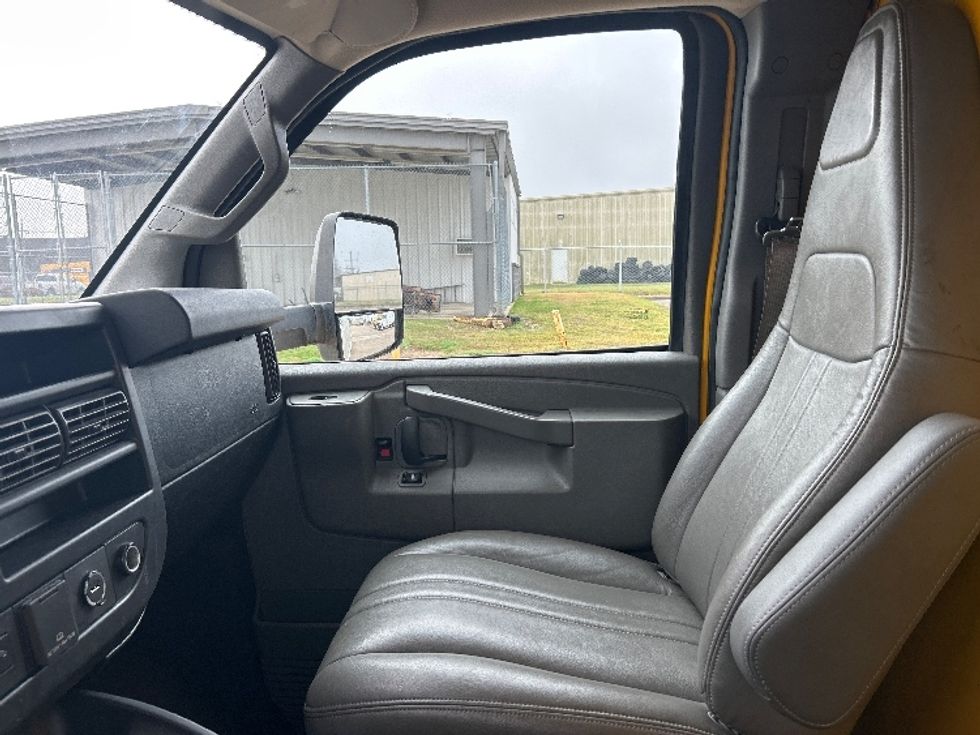 Light Duty Box Truck-Light and Medium Duty Trucks-GMC-2021-Savana G33903-Beaumont-TX-87,987\n\t\tmiles-$ 30,250 - Image 18