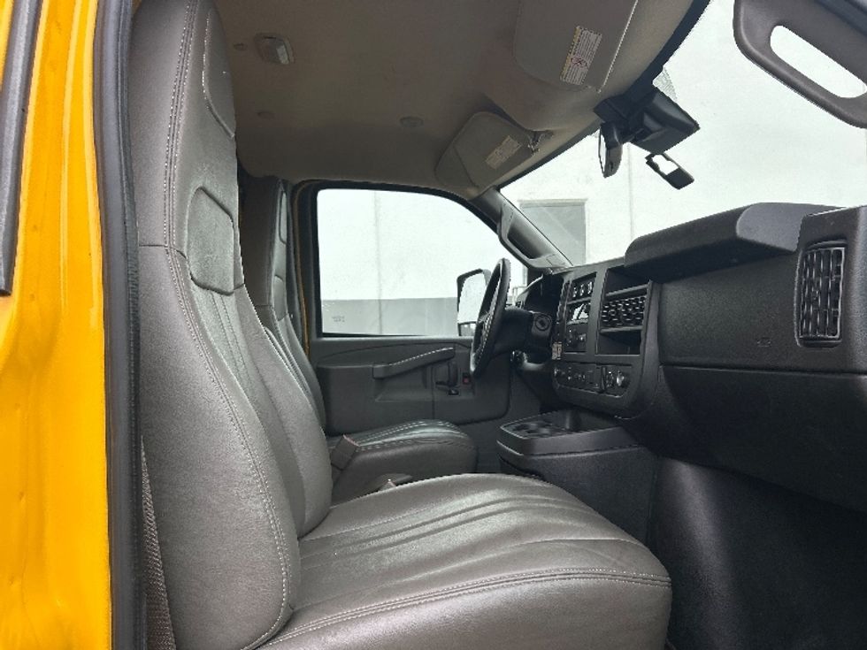 Light Duty Box Truck-Light and Medium Duty Trucks-GMC-2021-Savana G33903-Beaumont-TX-87,987\n\t\tmiles-$ 30,250 - Image 19
