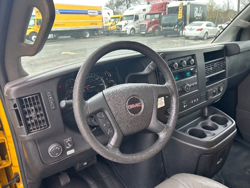 Light Duty Box Truck-Light and Medium Duty Trucks-GMC-2021-Savana G33903-Beaumont-TX-90,352\n\t\tmiles-$ 27,500 - Image 17