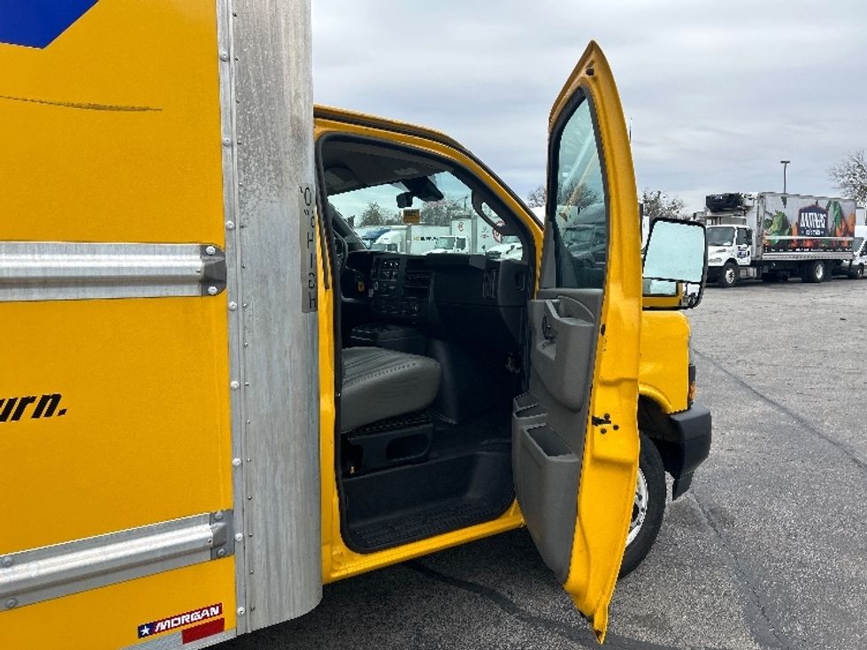 Light Duty Box Truck-Light and Medium Duty Trucks-GMC-2021-Savana G33903-Beaumont-TX-90,352\n\t\tmiles-$ 27,500 - Image 20