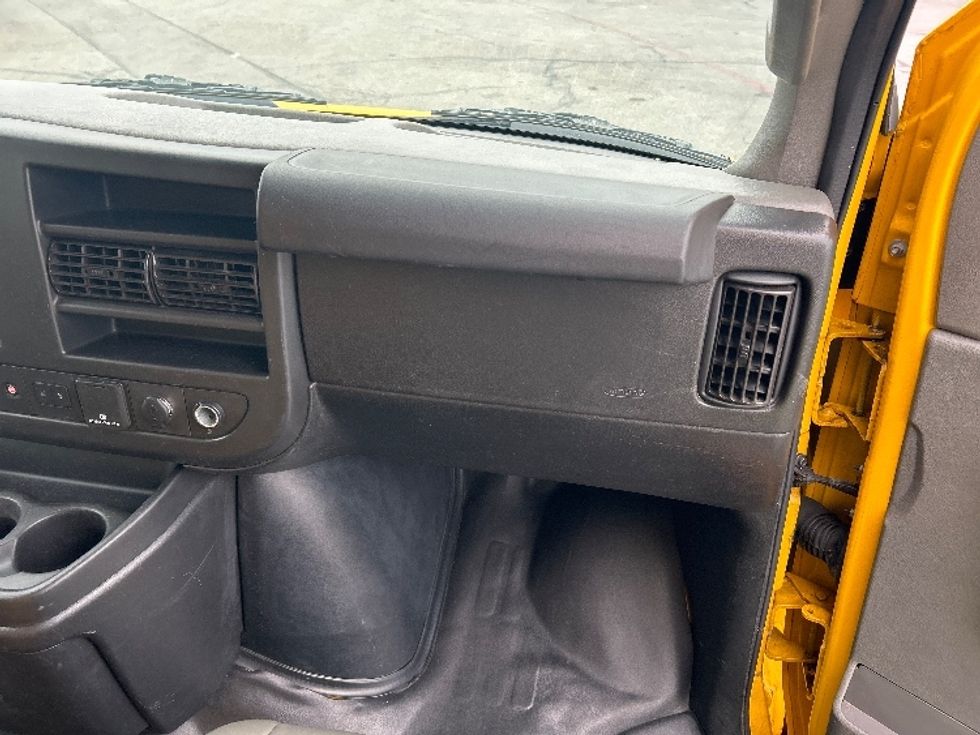 Light Duty Box Truck-Light and Medium Duty Trucks-GMC-2021-Savana G33903-Beaumont-TX-90,352\n\t\tmiles-$ 27,500 - Image 21