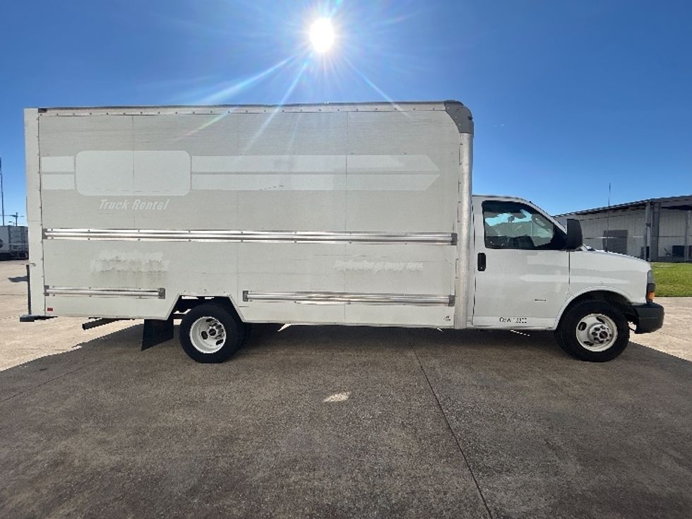 Light Duty Box Truck-Light and Medium Duty Trucks-GMC-2021-Savana G33903-Beaumont-TX-98,428\n\t\tmiles-$ 29,500 - Image 14