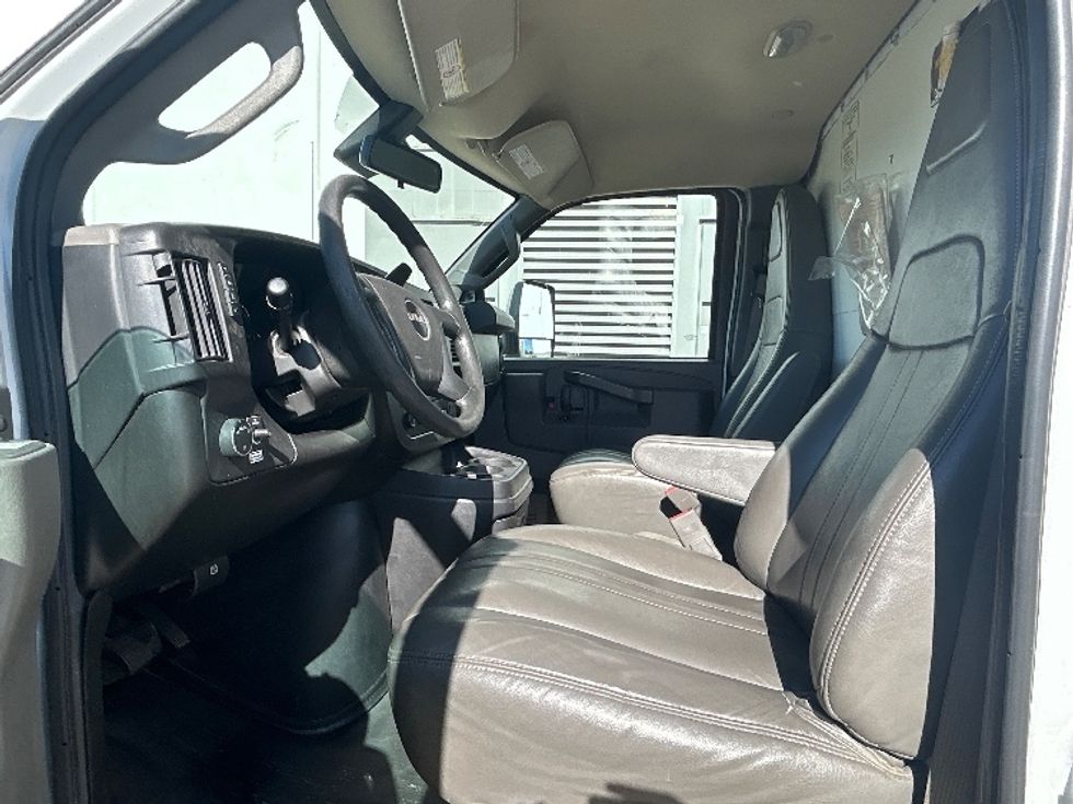 Light Duty Box Truck-Light and Medium Duty Trucks-GMC-2021-Savana G33903-Beaumont-TX-98,428\n\t\tmiles-$ 29,500 - Image 15