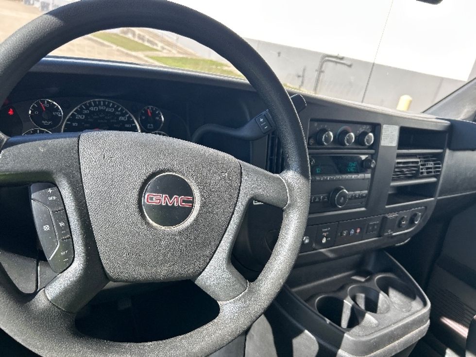 Light Duty Box Truck-Light and Medium Duty Trucks-GMC-2021-Savana G33903-Beaumont-TX-98,428\n\t\tmiles-$ 29,500 - Image 16