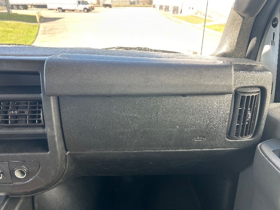 Light Duty Box Truck-Light and Medium Duty Trucks-GMC-2021-Savana G33903-Beaumont-TX-98,428\n\t\tmiles-$ 29,500 - Image 20