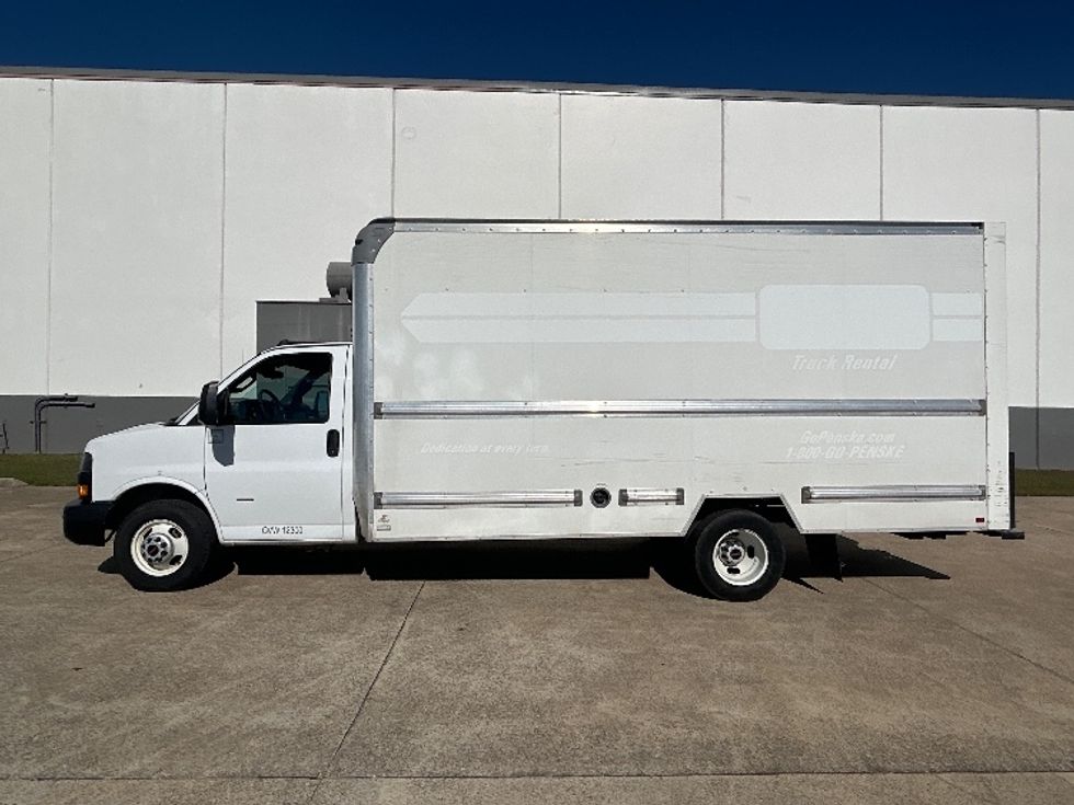 Light Duty Box Truck-Light and Medium Duty Trucks-GMC-2021-Savana G33903-Beaumont-TX-98,428\n\t\tmiles-$ 29,500 - Image 4