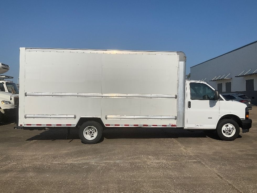 Light Duty Box Truck-Light and Medium Duty Trucks-GMC-2021-Savana G33903-Beaumont-TX-99,392\n\t\tmiles-$ 12,000 - Image 14