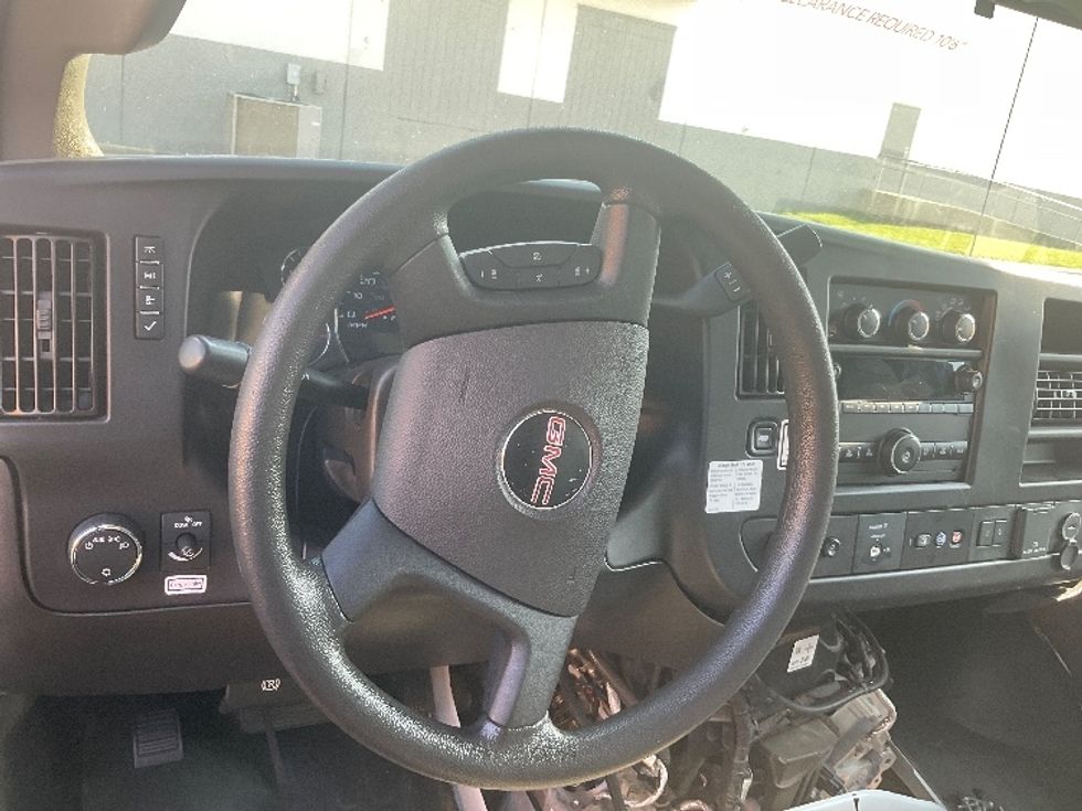 Light Duty Box Truck-Light and Medium Duty Trucks-GMC-2021-Savana G33903-Beaumont-TX-99,392\n\t\tmiles-$ 12,000 - Image 16