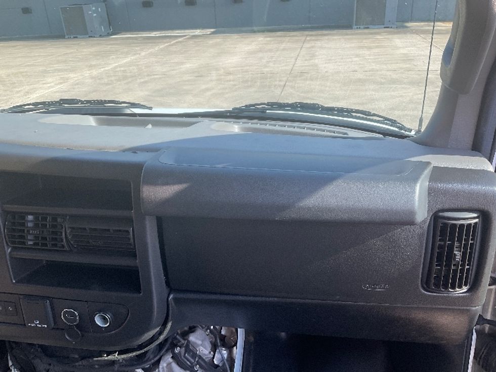 Light Duty Box Truck-Light and Medium Duty Trucks-GMC-2021-Savana G33903-Beaumont-TX-99,392\n\t\tmiles-$ 12,000 - Image 20