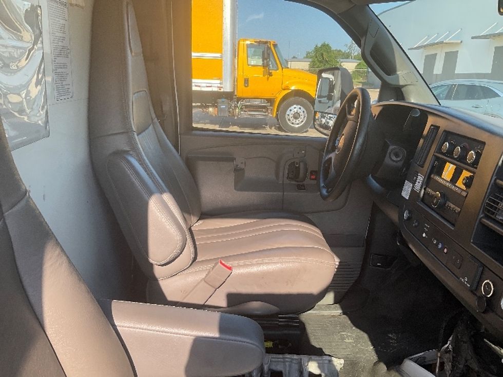 Light Duty Box Truck-Light and Medium Duty Trucks-GMC-2021-Savana G33903-Beaumont-TX-99,392\n\t\tmiles-$ 12,000 - Image 21