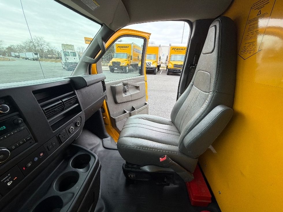 Light Duty Box Truck-Light and Medium Duty Trucks-GMC-2021-Savana G33903-Belcamp-MD-94,092\n\t\tmiles-$ 26,250 - Image 17