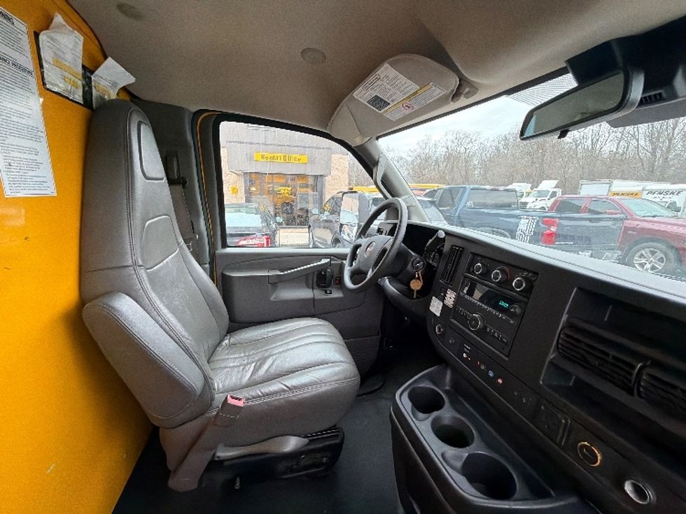 Light Duty Box Truck-Light and Medium Duty Trucks-GMC-2021-Savana G33903-Belcamp-MD-94,092\n\t\tmiles-$ 26,250 - Image 20