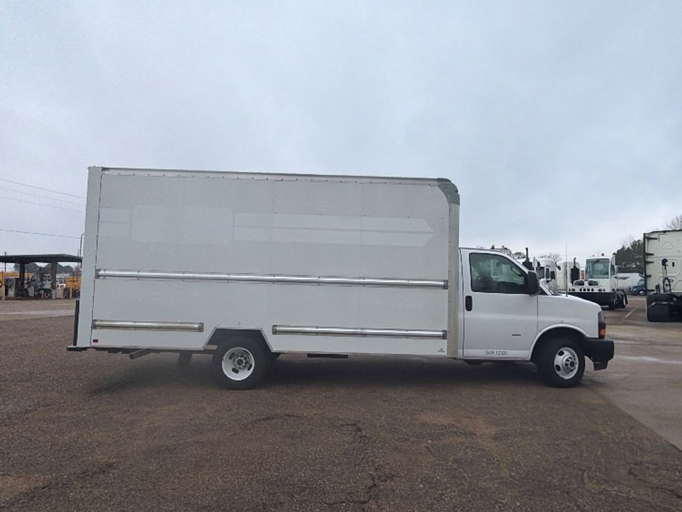Light Duty Box Truck-Light and Medium Duty Trucks-GMC-2021-Savana G33903-Belden-MS-109,912\n\t\tmiles-$ 28,000 - Image 15