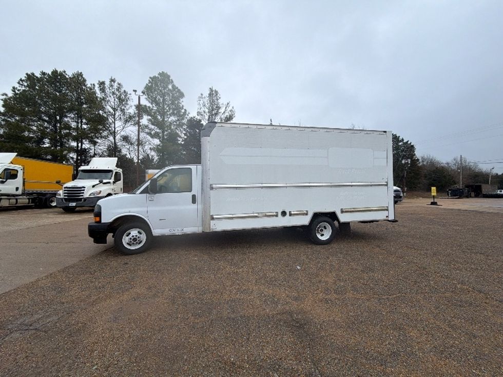 Light Duty Box Truck-Light and Medium Duty Trucks-GMC-2021-Savana G33903-Belden-MS-109,912\n\t\tmiles-$ 28,000 - Image 4