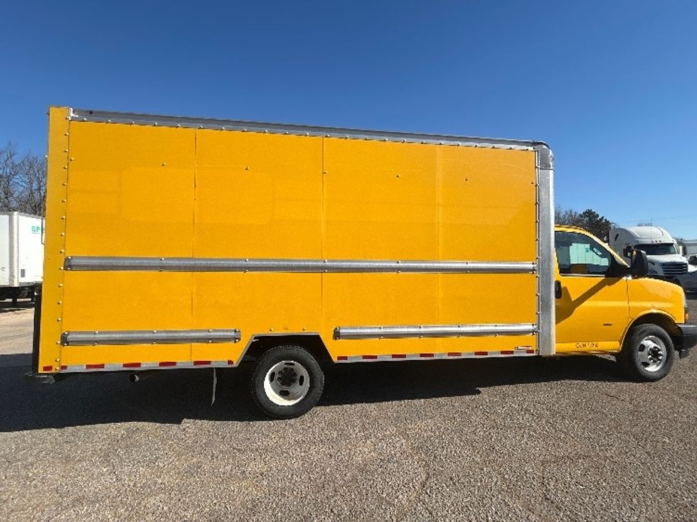 Light Duty Box Truck-Light and Medium Duty Trucks-GMC-2021-Savana G33903-Belden-MS-120,325\n\t\tmiles-$ 24,000 - Image 15