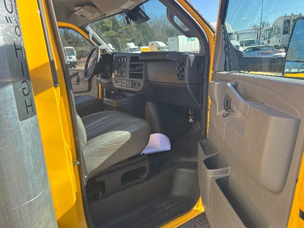 Light Duty Box Truck-Light and Medium Duty Trucks-GMC-2021-Savana G33903-Belden-MS-120,325\n\t\tmiles-$ 24,000 - Image 20