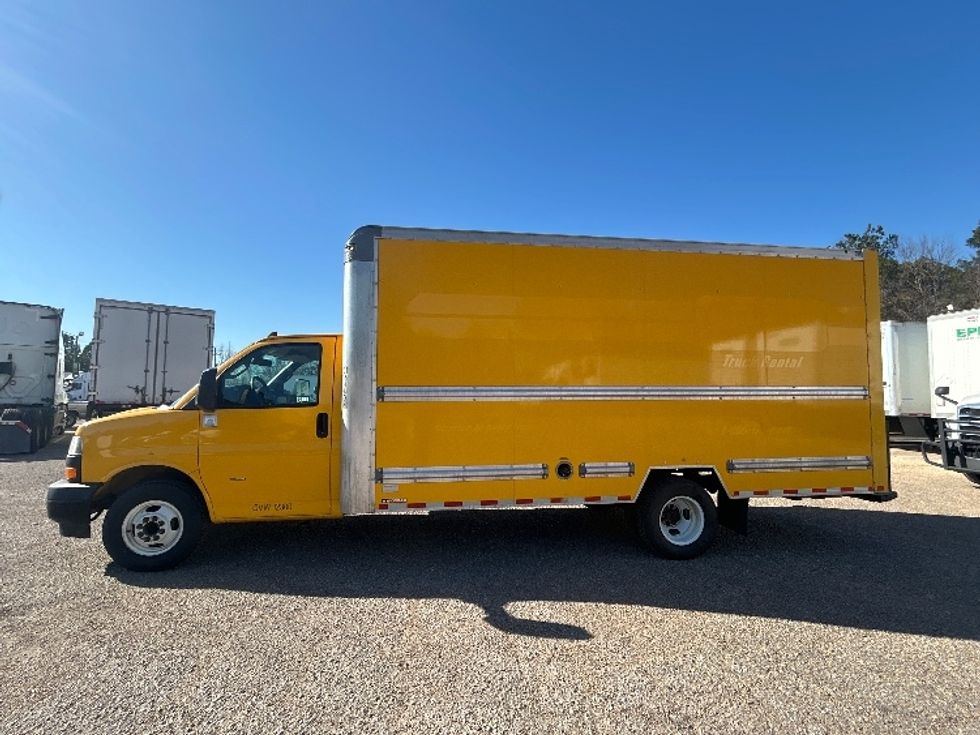 Light Duty Box Truck-Light and Medium Duty Trucks-GMC-2021-Savana G33903-Belden-MS-120,325\n\t\tmiles-$ 24,000 - Image 4