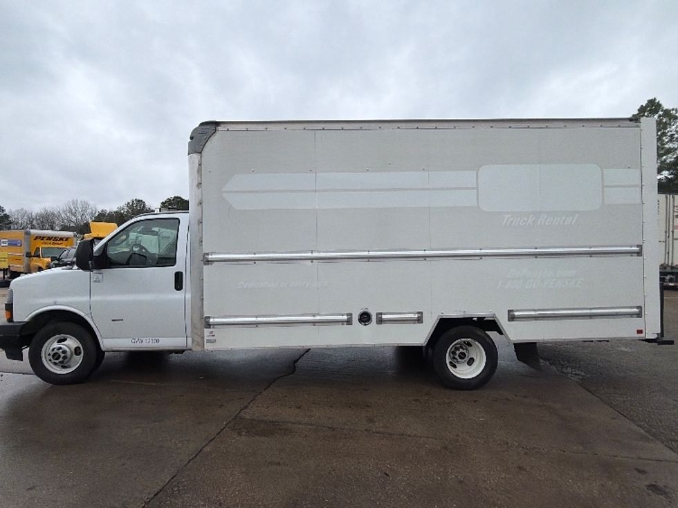 Light Duty Box Truck-Light and Medium Duty Trucks-GMC-2021-Savana G33903-Belden-MS-88,349\n\t\tmiles-$ 30,500 - Image 4