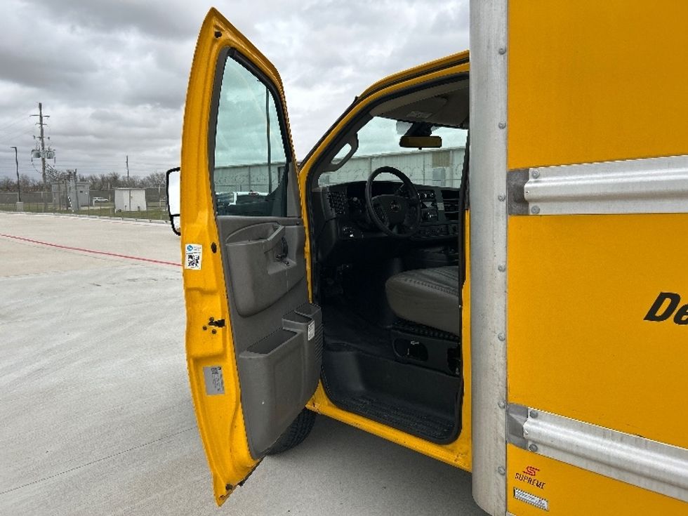 Light Duty Box Truck-Light and Medium Duty Trucks-GMC-2021-Savana G33903-Belden-MS-92,994\n\t\tmiles-$ 27,000 - Image 15