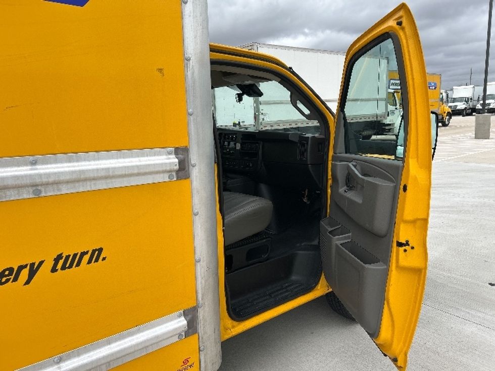 Light Duty Box Truck-Light and Medium Duty Trucks-GMC-2021-Savana G33903-Belden-MS-92,994\n\t\tmiles-$ 27,000 - Image 19