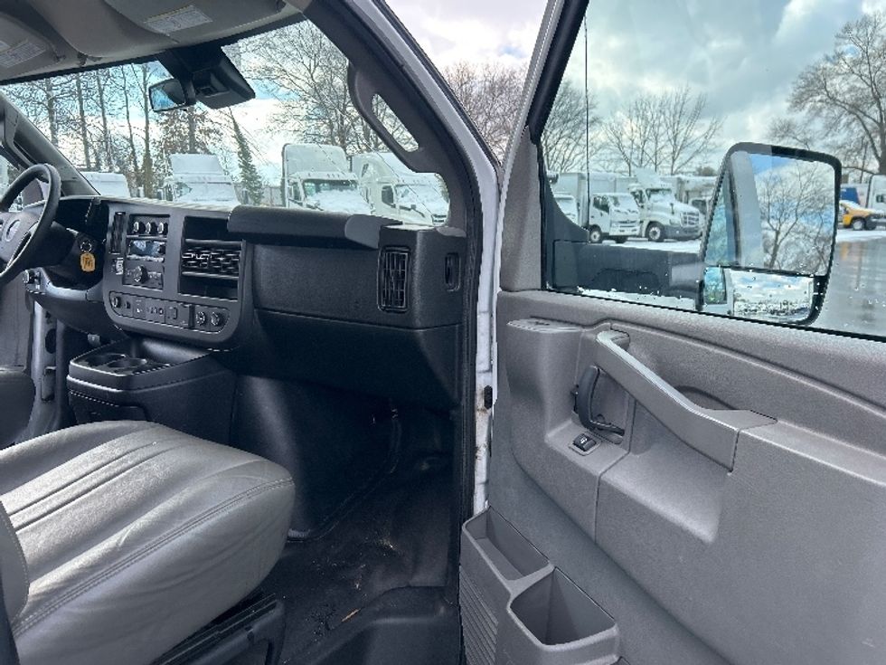 Light Duty Box Truck-Light and Medium Duty Trucks-GMC-2021-Savana G33903-Bensalem-PA-105,256\n\t\tmiles-$ 28,000 - Image 20