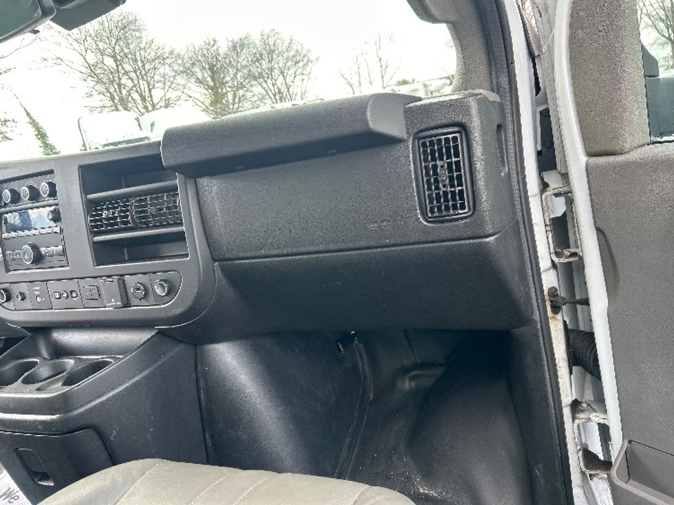 Light Duty Box Truck-Light and Medium Duty Trucks-GMC-2021-Savana G33903-Bensalem-PA-105,256\n\t\tmiles-$ 28,000 - Image 21