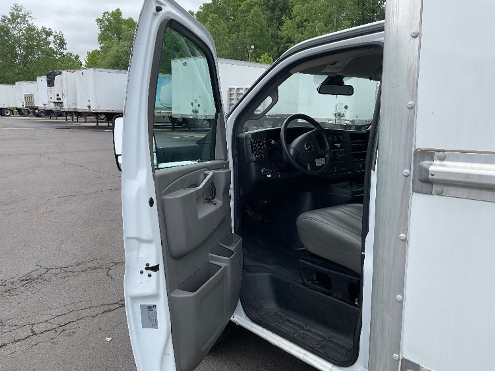 Light Duty Box Truck-Light and Medium Duty Trucks-GMC-2021-Savana G33903-Binghamton-NY-106,843\n\t\tmiles-$ 28,000 - Image 15
