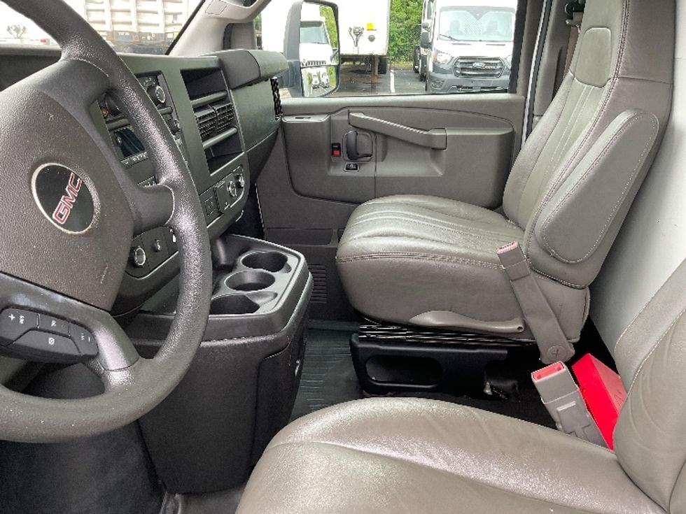 Light Duty Box Truck-Light and Medium Duty Trucks-GMC-2021-Savana G33903-Binghamton-NY-106,843\n\t\tmiles-$ 28,000 - Image 18