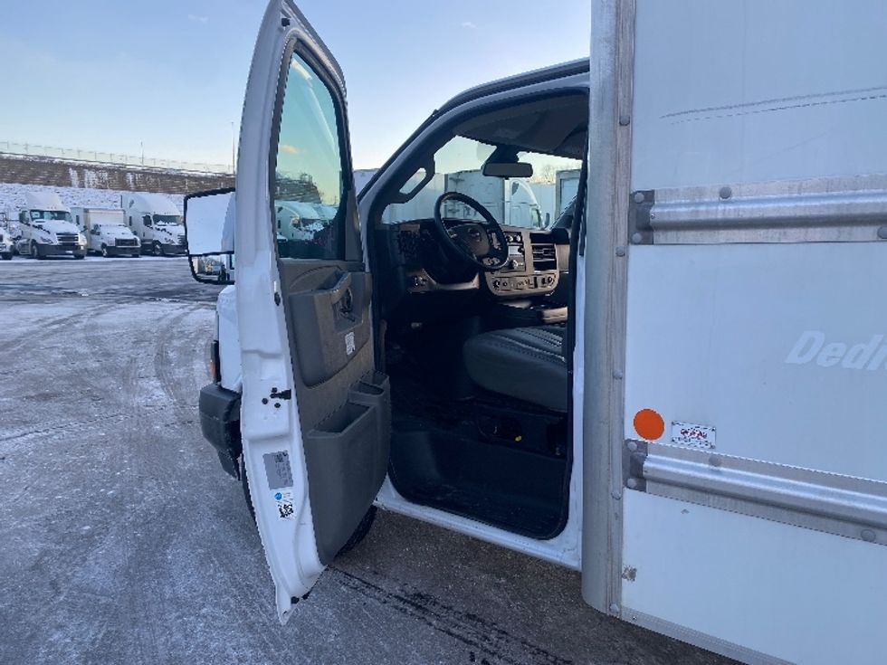Light Duty Box Truck-Light and Medium Duty Trucks-GMC-2021-Savana G33903-Binghamton-NY-107,574\n\t\tmiles-$ 27,000 - Image 16