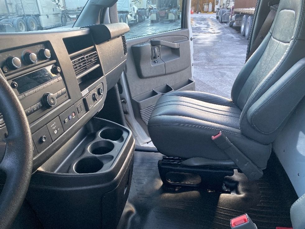 Light Duty Box Truck-Light and Medium Duty Trucks-GMC-2021-Savana G33903-Binghamton-NY-107,574\n\t\tmiles-$ 27,000 - Image 19