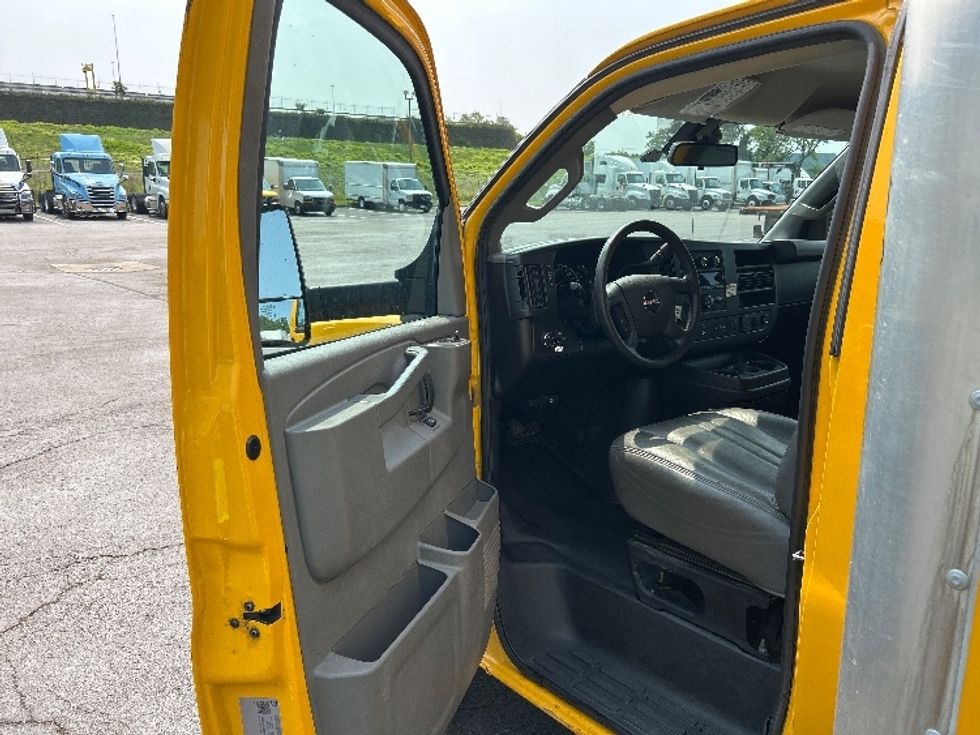 Light Duty Box Truck-Light and Medium Duty Trucks-GMC-2021-Savana G33903-Binghamton-NY-109,207\n\t\tmiles-$ 22,250 - Image 16