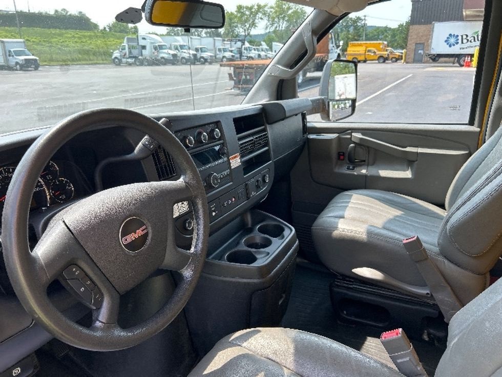 Light Duty Box Truck-Light and Medium Duty Trucks-GMC-2021-Savana G33903-Binghamton-NY-109,207\n\t\tmiles-$ 22,250 - Image 17