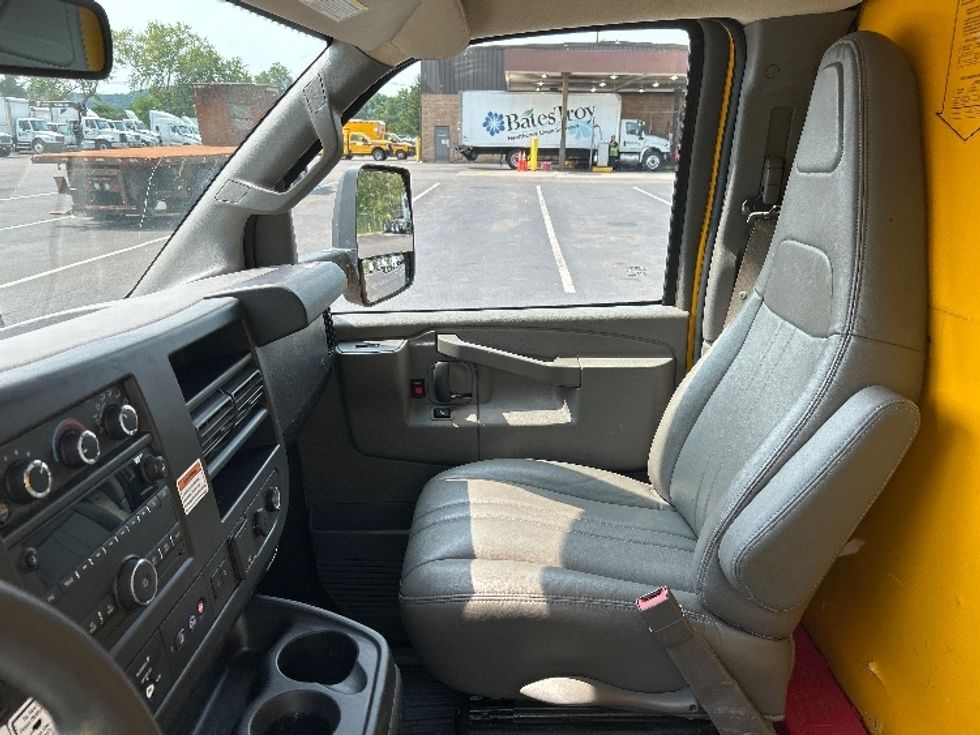 Light Duty Box Truck-Light and Medium Duty Trucks-GMC-2021-Savana G33903-Binghamton-NY-109,207\n\t\tmiles-$ 22,250 - Image 19