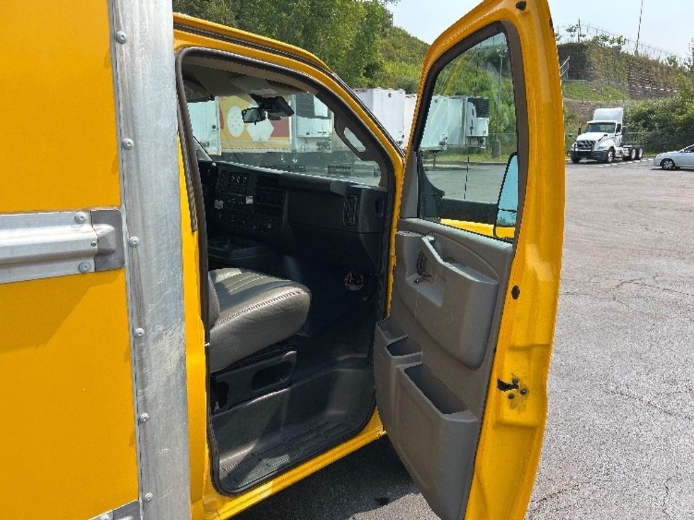 Light Duty Box Truck-Light and Medium Duty Trucks-GMC-2021-Savana G33903-Binghamton-NY-109,207\n\t\tmiles-$ 22,250 - Image 20