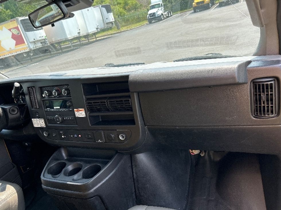 Light Duty Box Truck-Light and Medium Duty Trucks-GMC-2021-Savana G33903-Binghamton-NY-109,207\n\t\tmiles-$ 22,250 - Image 21