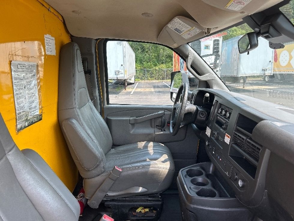 Light Duty Box Truck-Light and Medium Duty Trucks-GMC-2021-Savana G33903-Binghamton-NY-109,207\n\t\tmiles-$ 22,250 - Image 22