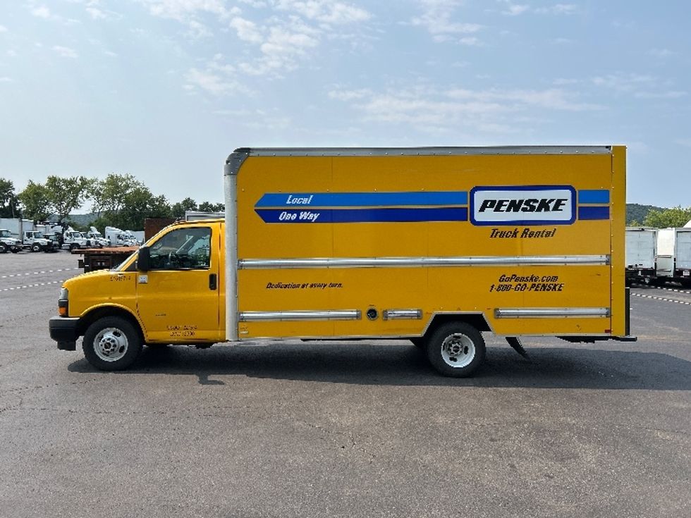 Light Duty Box Truck-Light and Medium Duty Trucks-GMC-2021-Savana G33903-Binghamton-NY-109,207\n\t\tmiles-$ 22,250 - Image 4