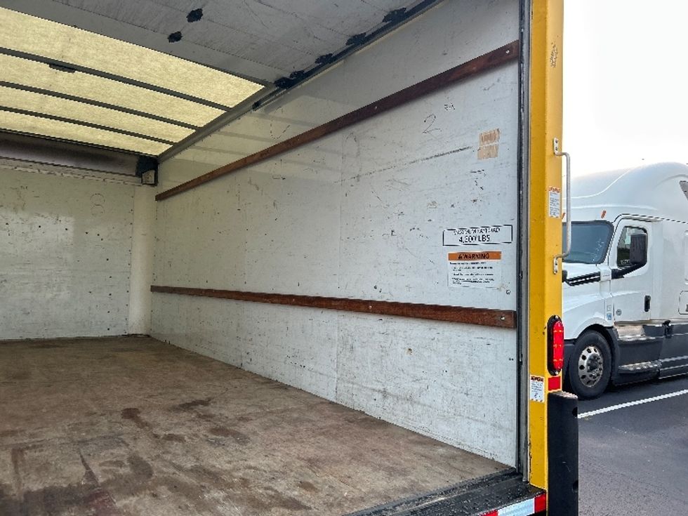 Light Duty Box Truck-Light and Medium Duty Trucks-GMC-2021-Savana G33903-Binghamton-NY-83,232\n\t\tmiles-$ 25,500 - Image 12
