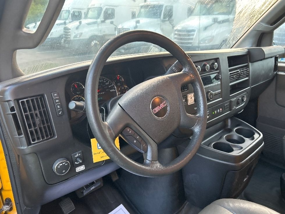 Light Duty Box Truck-Light and Medium Duty Trucks-GMC-2021-Savana G33903-Binghamton-NY-83,232\n\t\tmiles-$ 25,500 - Image 16